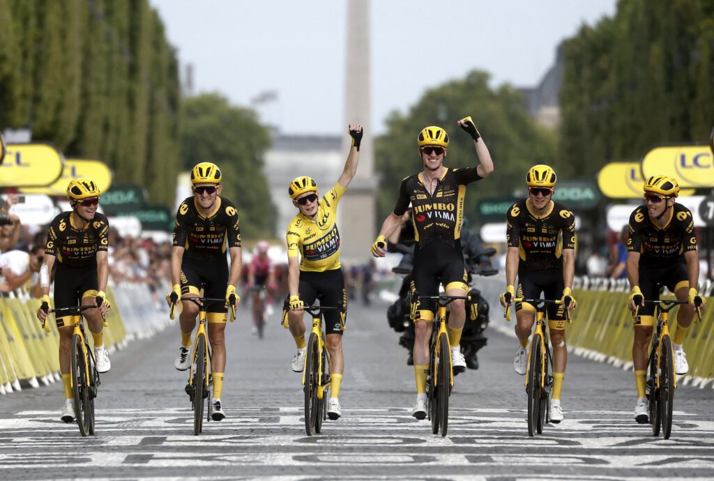 Team Jumbo–Visma's Jonas Vingegaard, Nathan Van Hooydonck, Tiesj Benoot, Sepp Kuss, Wilco Kelderma, and Christophe Laporte cross the finish line after stage 21